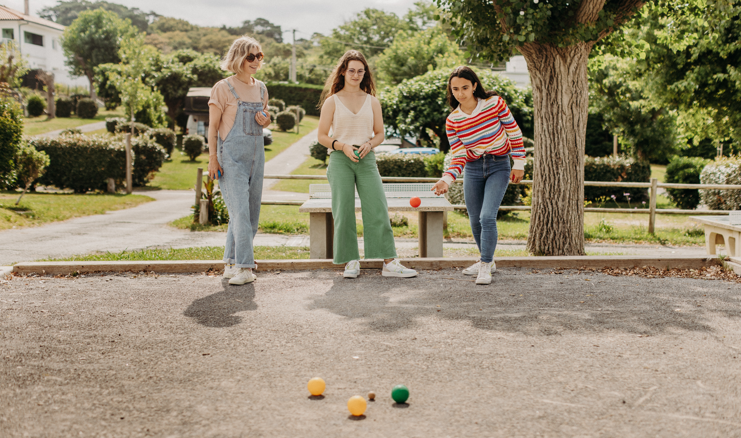 photo-partie-petanque-entre-amis-biarritz-camping-1